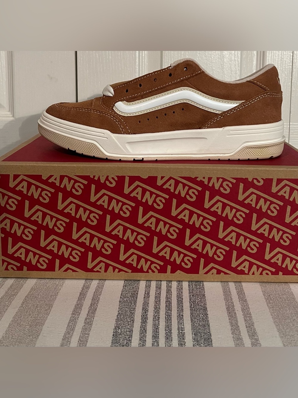Vans Hylane Light Brown Suede Sneakers Men’s 7.5 / Women’s 9 NIB low top